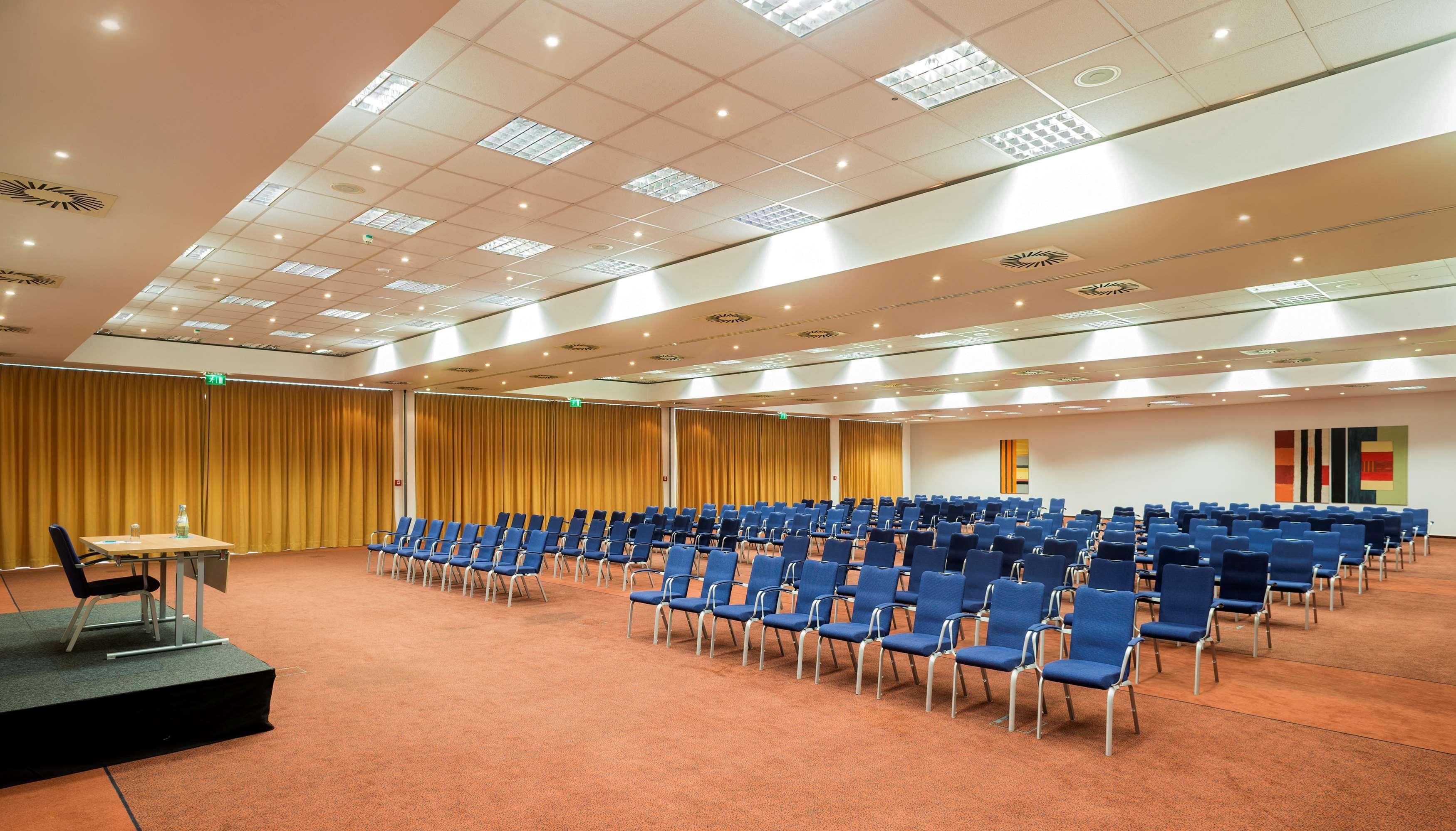 Отель Nh Muenchen Ost Conference Center Ашхайм Экстерьер фото