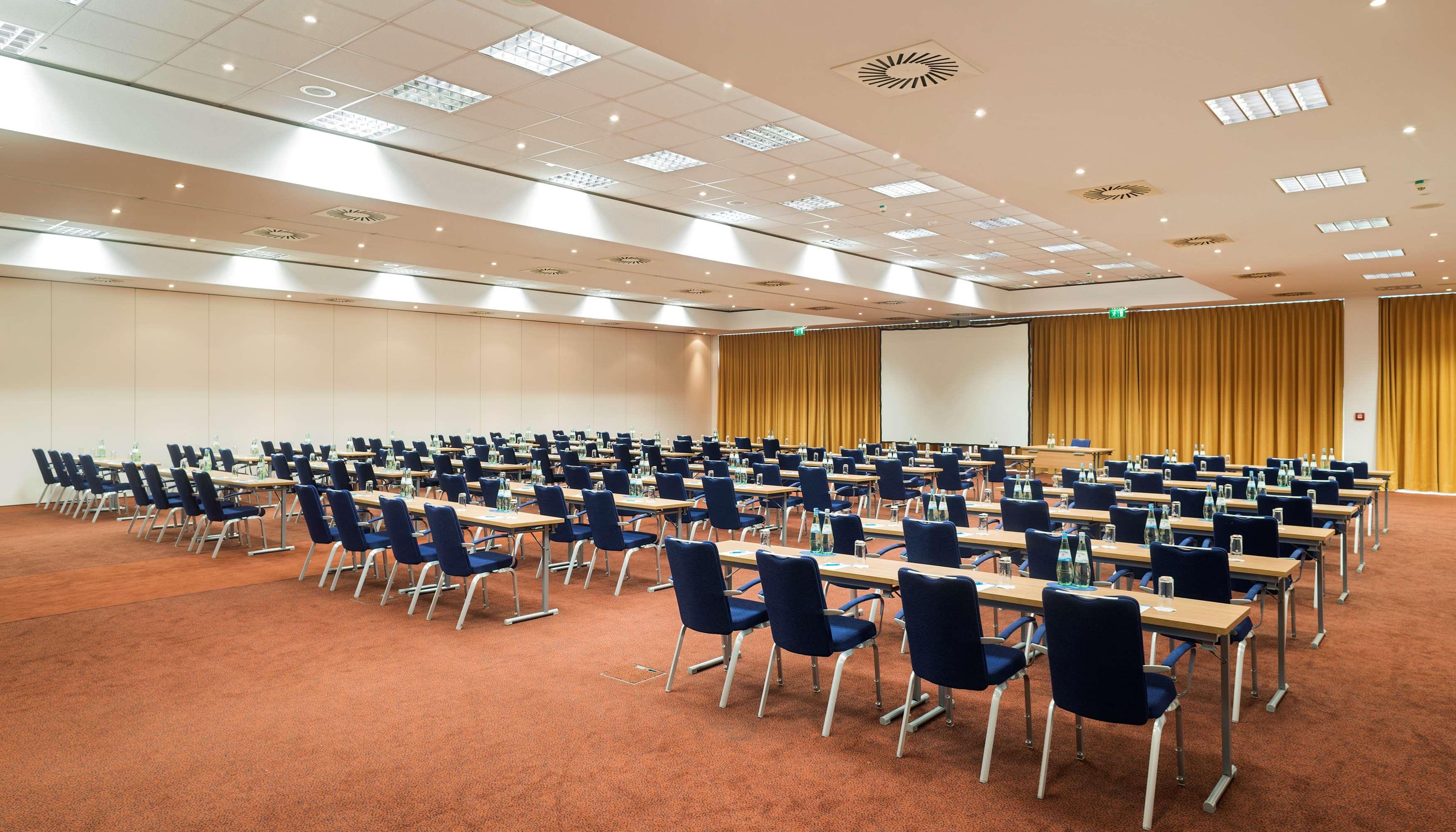 Отель Nh Muenchen Ost Conference Center Ашхайм Экстерьер фото