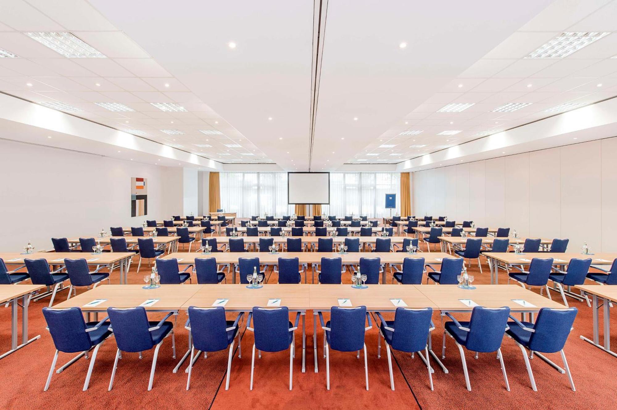 Отель Nh Muenchen Ost Conference Center Ашхайм Экстерьер фото
